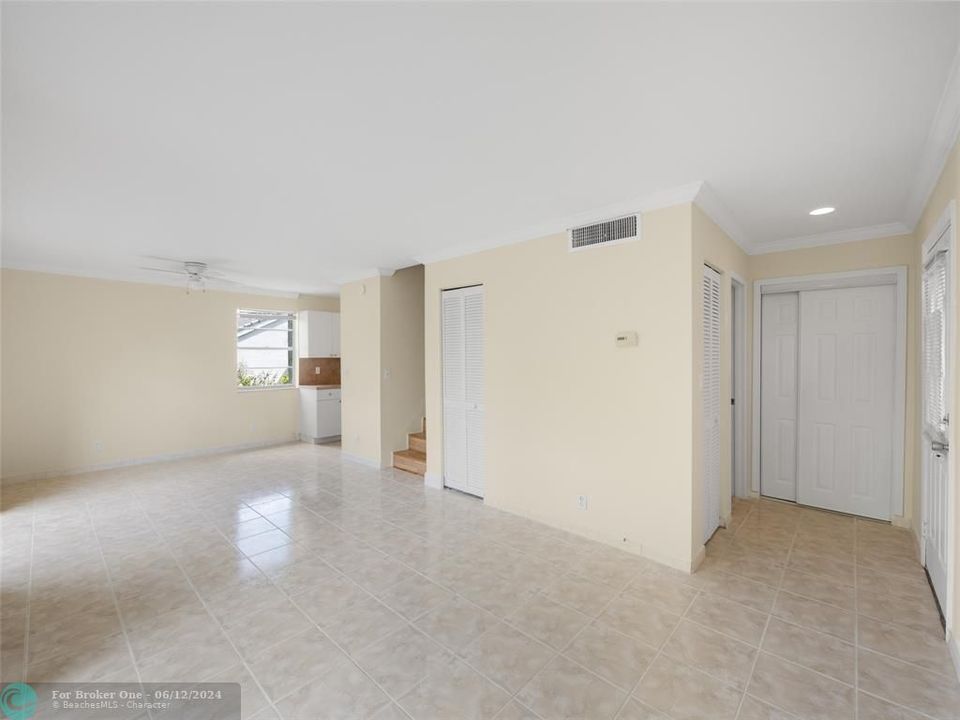 Active With Contract: $235,000 (2 beds, 2 baths, 1150 Square Feet)