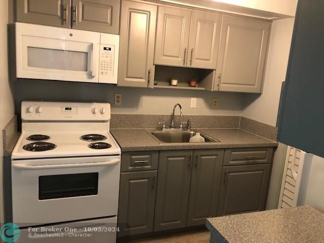 Recently Rented: $2,395 (2 beds, 2 baths, 1018 Square Feet)