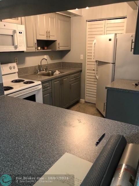 Recently Rented: $2,395 (2 beds, 2 baths, 1018 Square Feet)