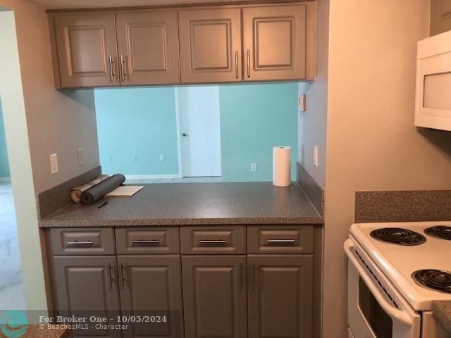 Recently Rented: $2,395 (2 beds, 2 baths, 1018 Square Feet)