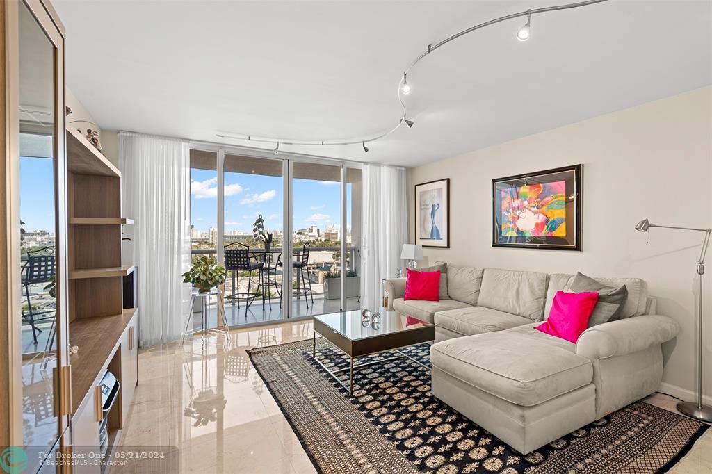 For Sale: $825,000 (2 beds, 2 baths, 1140 Square Feet)