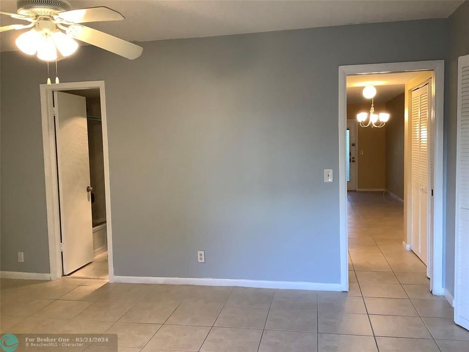 For Sale: $129,000 (1 beds, 1 baths, 720 Square Feet)