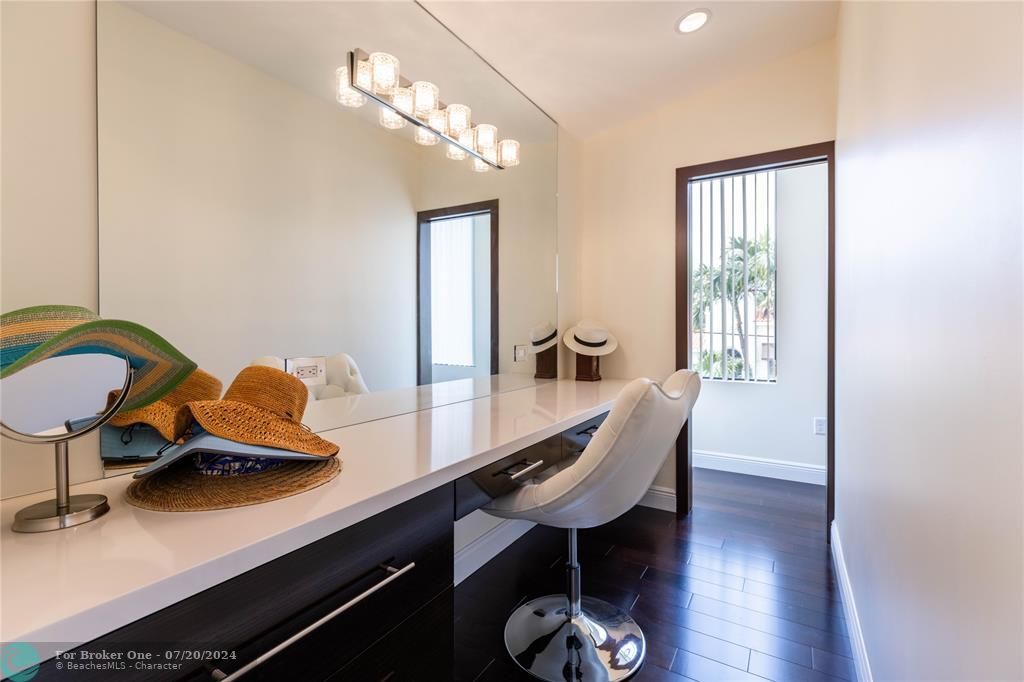 Active With Contract: $2,849,000 (3 beds, 2 baths, 2742 Square Feet)