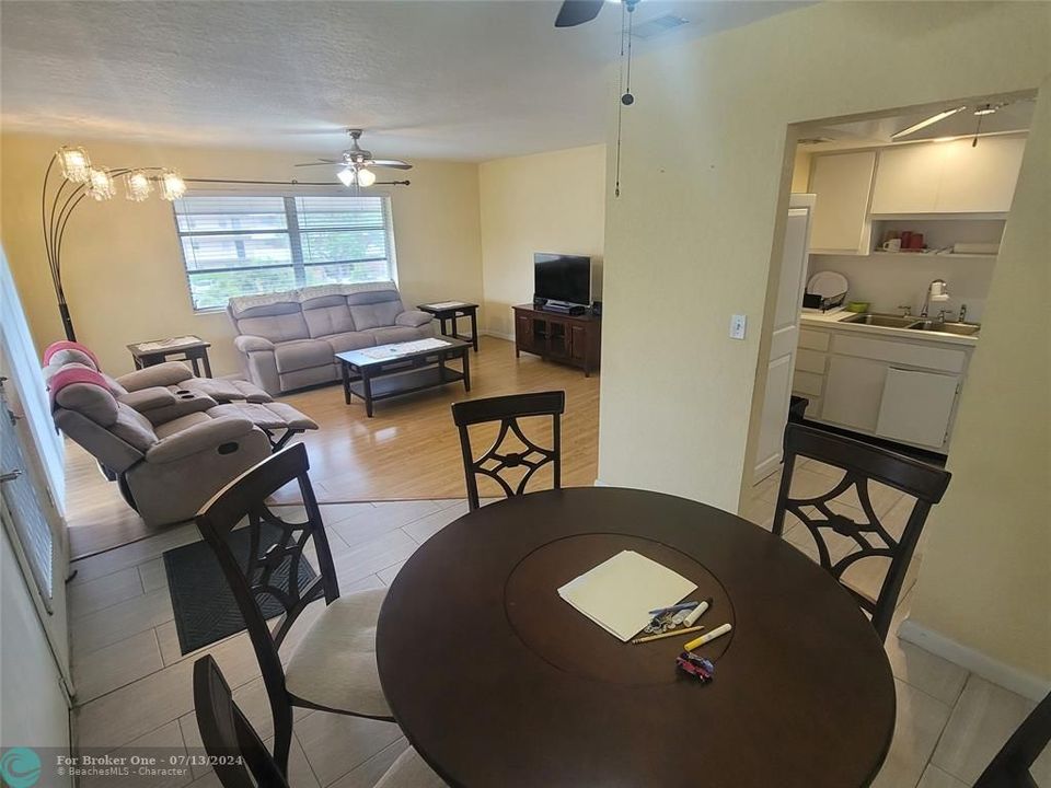 Active With Contract: $1,700 (2 beds, 2 baths, 922 Square Feet)
