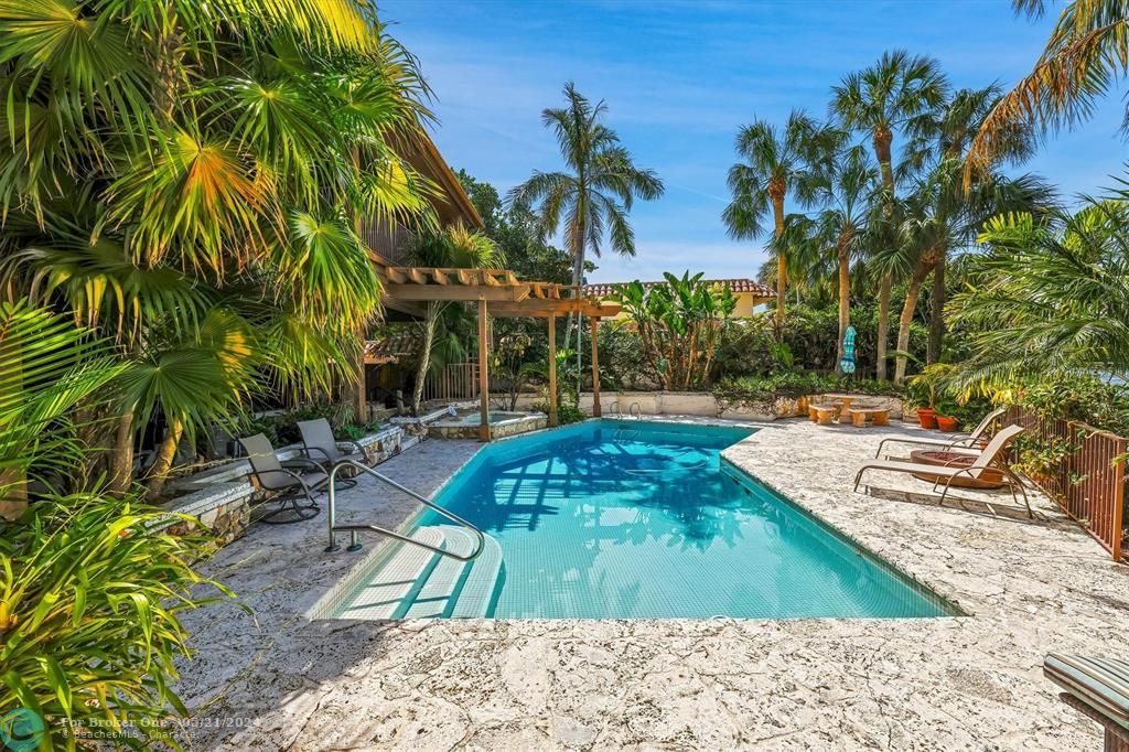 Recently Sold: $5,100,000 (4 beds, 5 baths, 5987 Square Feet)