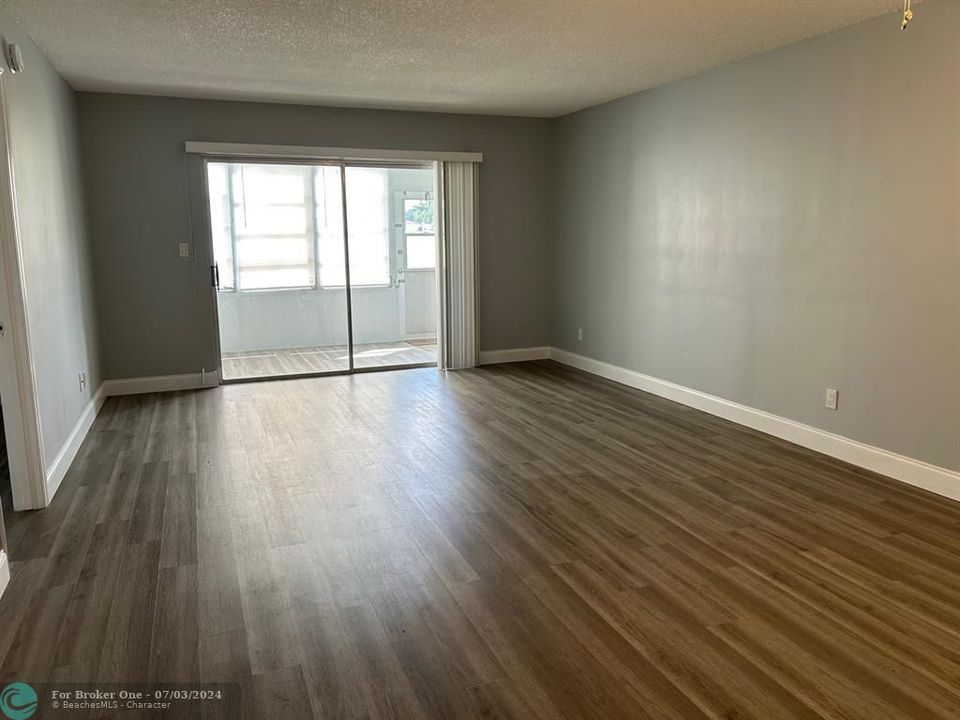 For Rent: $1,750 (2 beds, 2 baths, 920 Square Feet)
