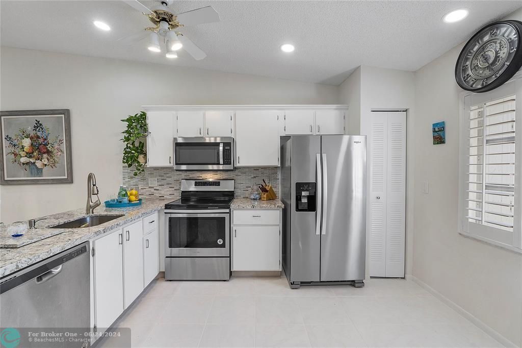 Active With Contract: $349,000 (2 beds, 2 baths, 1200 Square Feet)