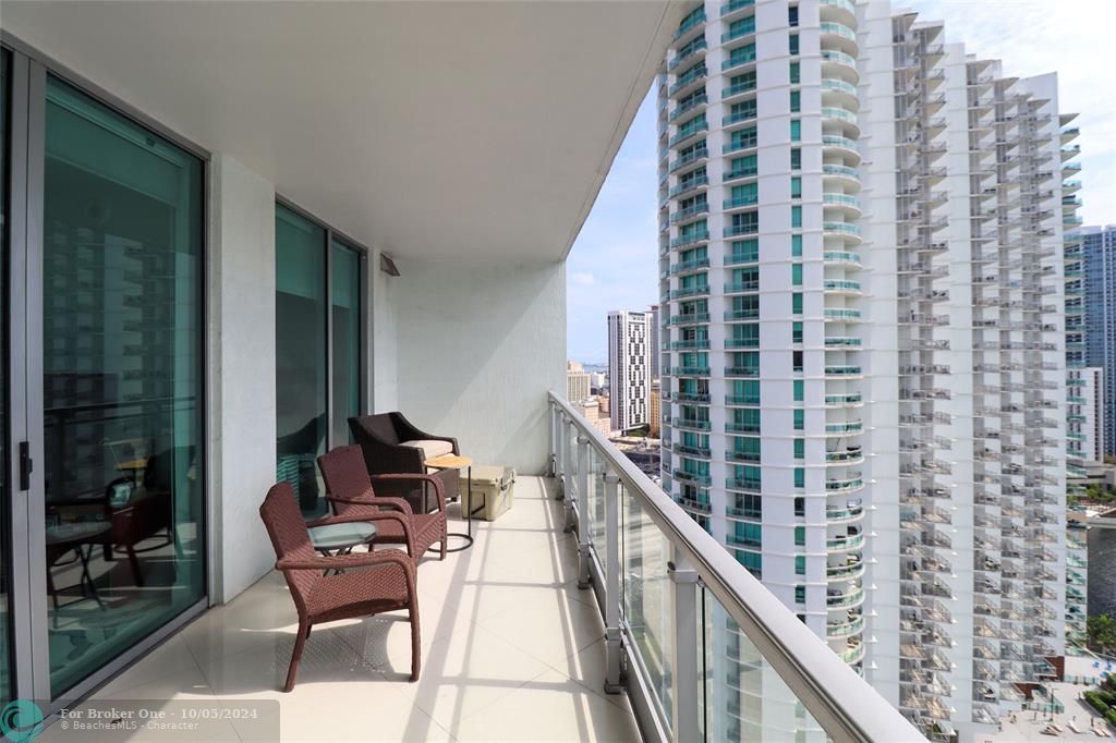 Recently Sold: $605,000 (2 beds, 2 baths, 1129 Square Feet)