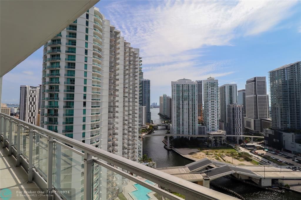 Recently Sold: $605,000 (2 beds, 2 baths, 1129 Square Feet)