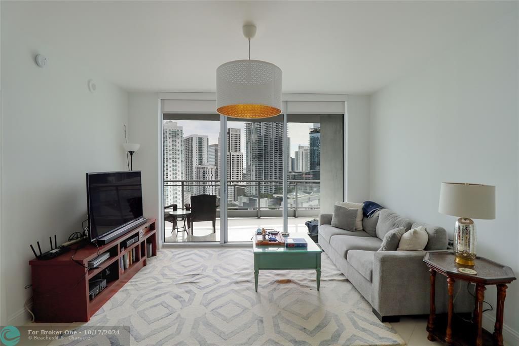 Recently Sold: $605,000 (2 beds, 2 baths, 1129 Square Feet)