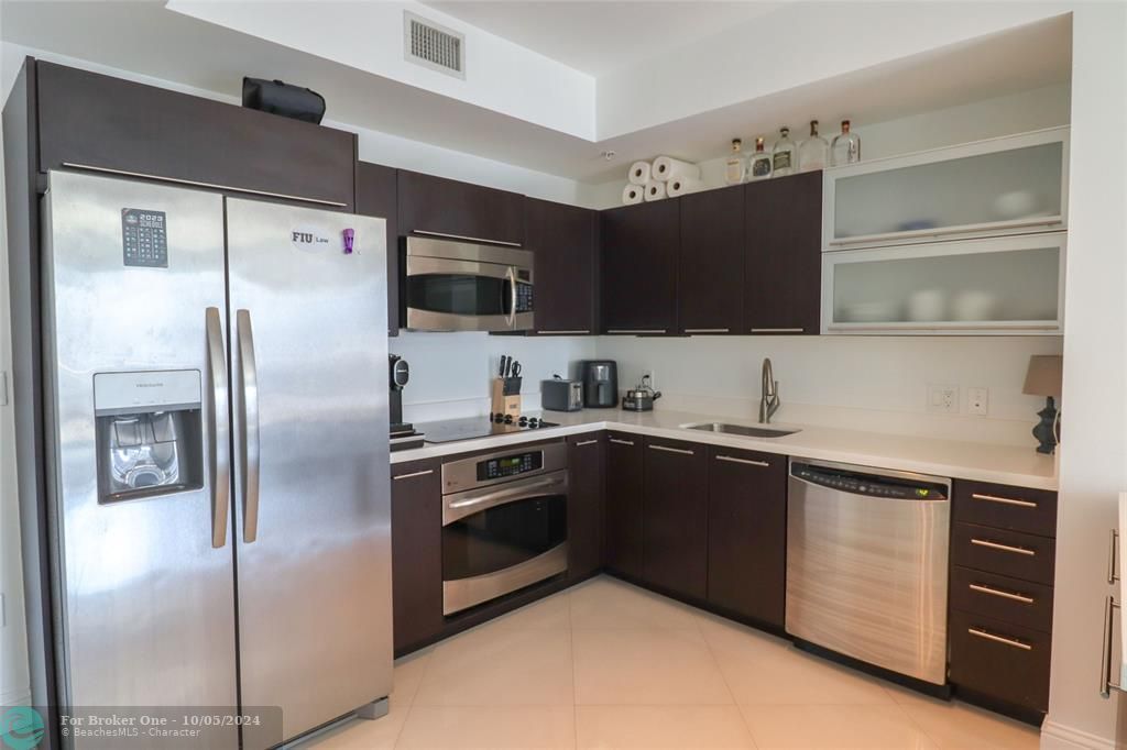 Vendido Recientemente: $605,000 (2 camas, 2 baños, 1129 Pies cuadrados)