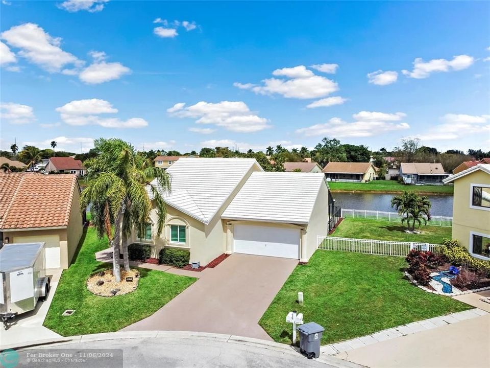 Active With Contract: $3,100 (3 beds, 2 baths, 1569 Square Feet)