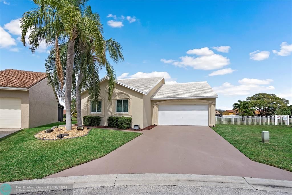 Active With Contract: $3,100 (3 beds, 2 baths, 1569 Square Feet)