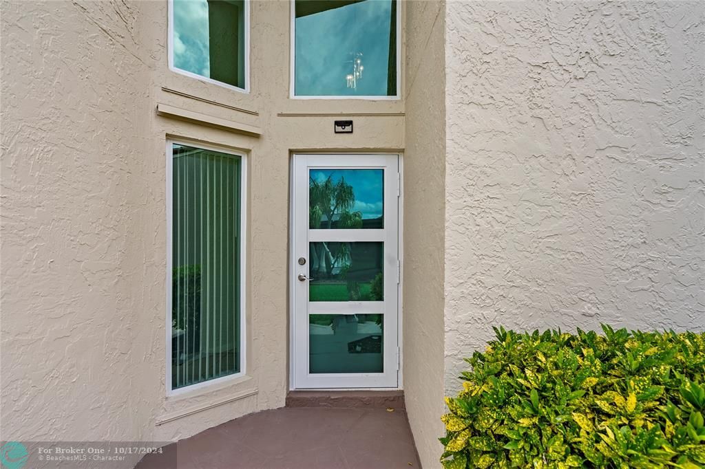 Active With Contract: $3,100 (3 beds, 2 baths, 1569 Square Feet)