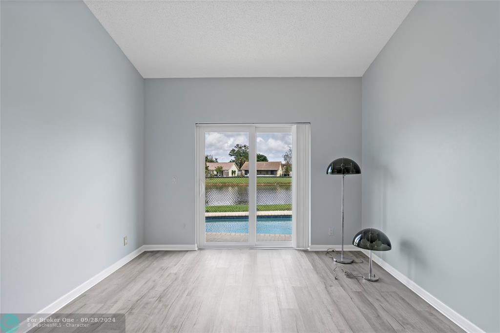 Active With Contract: $3,100 (3 beds, 2 baths, 1569 Square Feet)