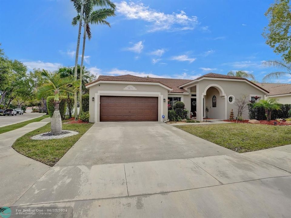 Active With Contract: $5,800 (4 beds, 2 baths, 2660 Square Feet)