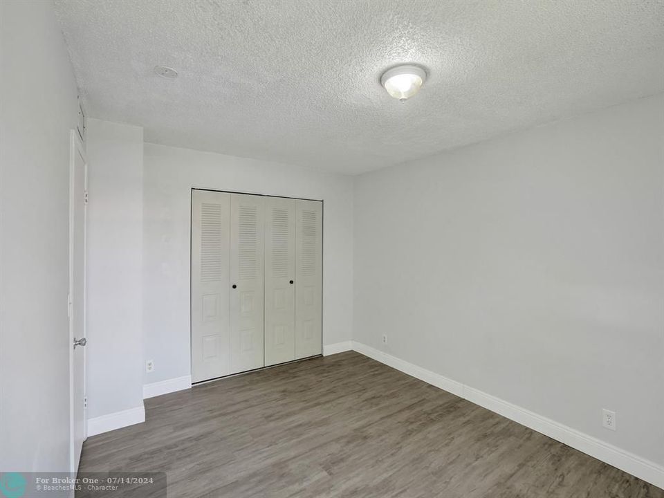 Active With Contract: $1,850 (2 beds, 2 baths, 870 Square Feet)