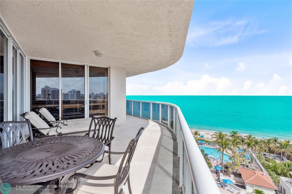 Recently Sold: $3,499,000 (3 beds, 3 baths, 2661 Square Feet)