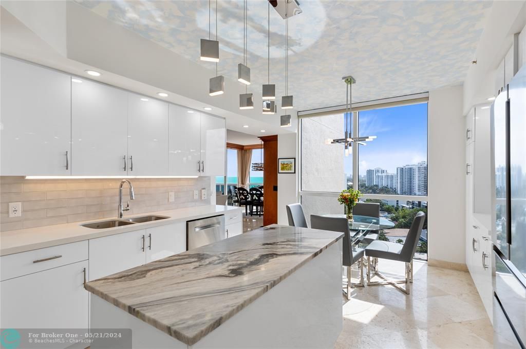 Recently Sold: $3,499,000 (3 beds, 3 baths, 2661 Square Feet)