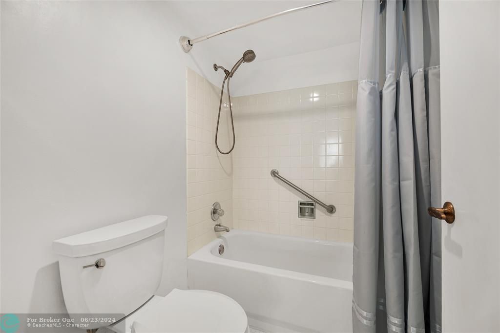 合同活跃: $3,995 (2 贝兹, 2 浴室, 1440 平方英尺)