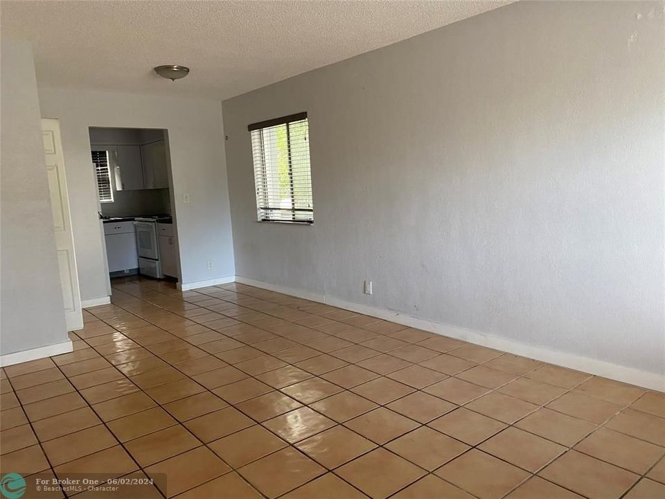 For Sale: $195,000 (2 beds, 1 baths, 780 Square Feet)