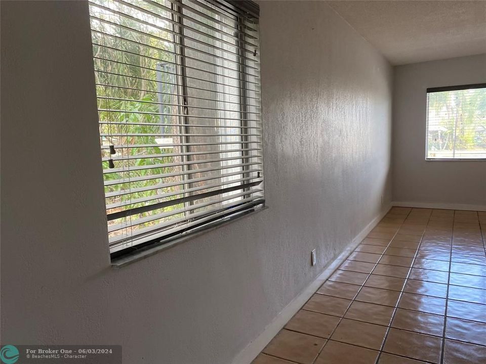 For Sale: $200,000 (2 beds, 1 baths, 780 Square Feet)