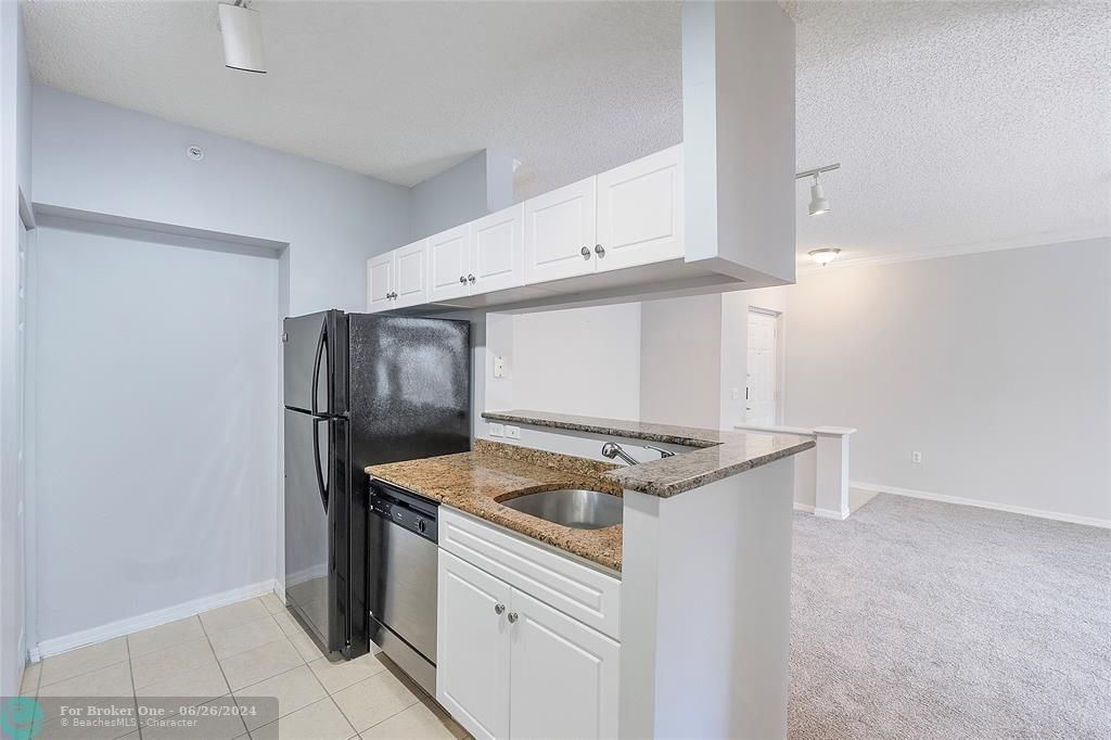 For Rent: $2,000 (1 beds, 1 baths, 750 Square Feet)