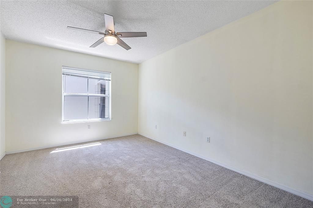 For Rent: $2,000 (1 beds, 1 baths, 750 Square Feet)
