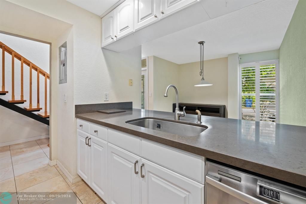 For Sale: $460,000 (2 beds, 2 baths, 1200 Square Feet)