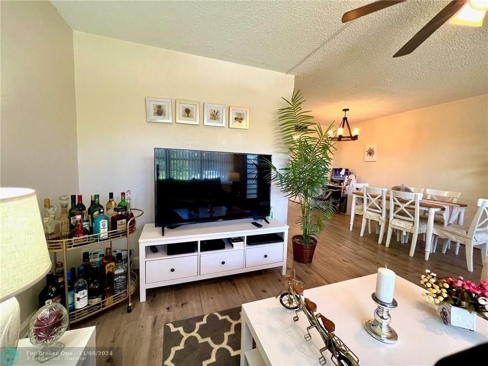 Active With Contract: $119,900 (1 beds, 1 baths, 753 Square Feet)