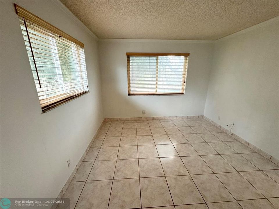 Active With Contract: $190,000 (2 beds, 2 baths, 770 Square Feet)