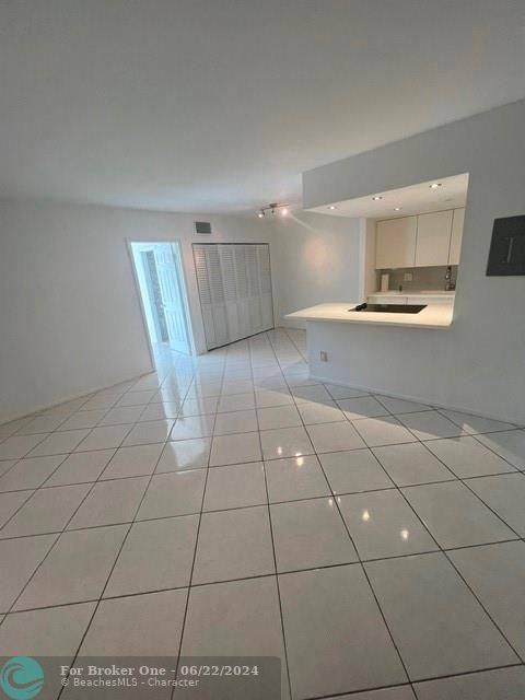 Active With Contract: $1,750 (1 beds, 1 baths, 535 Square Feet)
