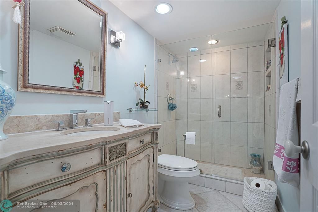 最近售出: $300,000 (2 贝兹, 2 浴室, 1190 平方英尺)