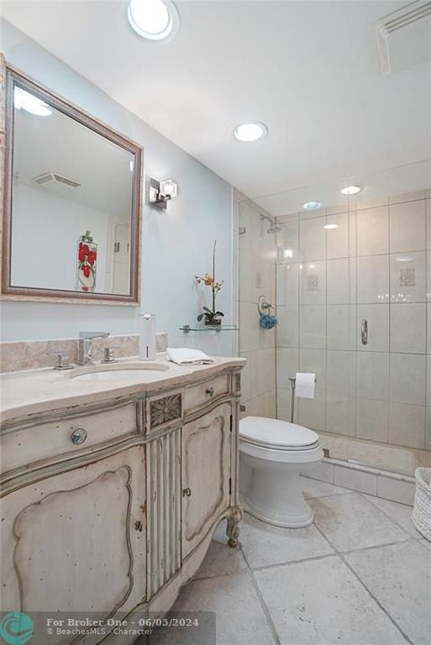 最近售出: $300,000 (2 贝兹, 2 浴室, 1190 平方英尺)