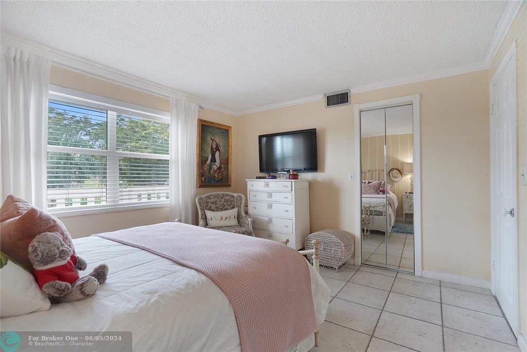Recently Sold: $300,000 (2 beds, 2 baths, 1190 Square Feet)