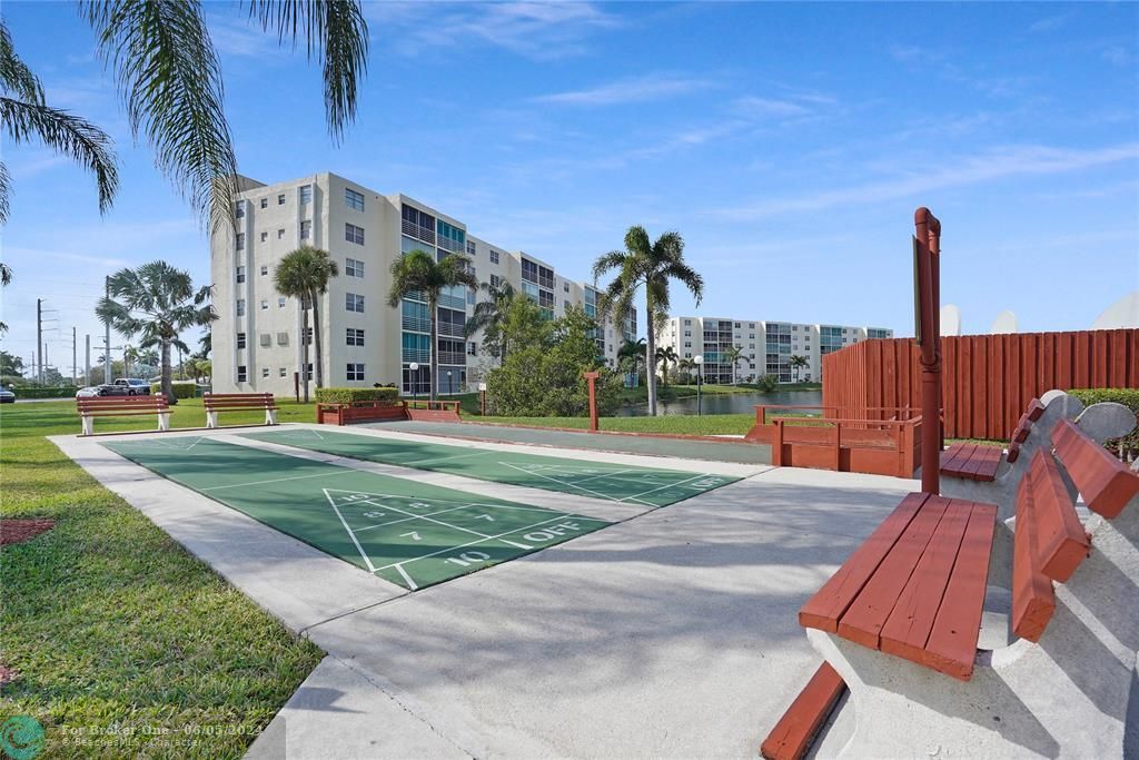 Recently Sold: $300,000 (2 beds, 2 baths, 1190 Square Feet)