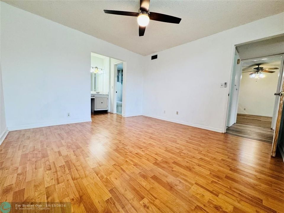 Active With Contract: $195,000 (2 beds, 2 baths, 960 Square Feet)