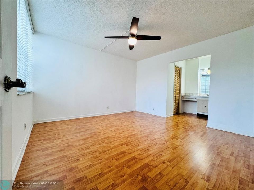 Active With Contract: $195,000 (2 beds, 2 baths, 960 Square Feet)