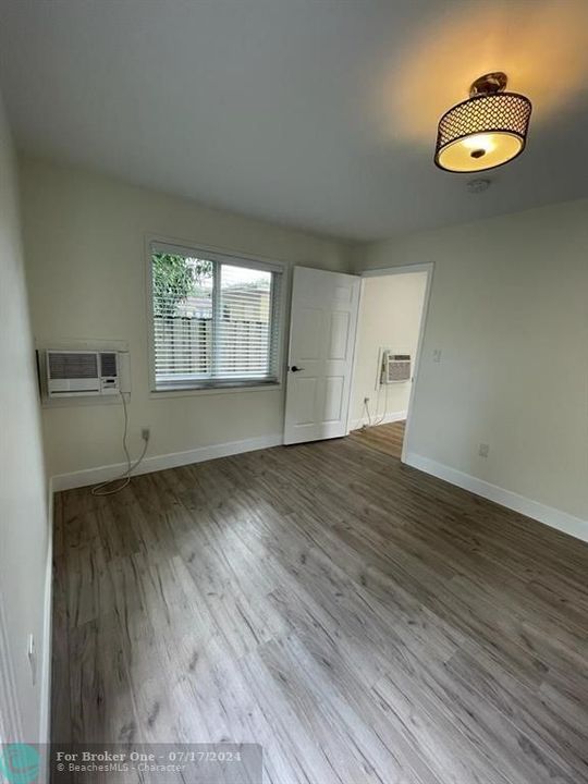 Recently Sold: $1,700 (1 beds, 1 baths, 3714 Square Feet)