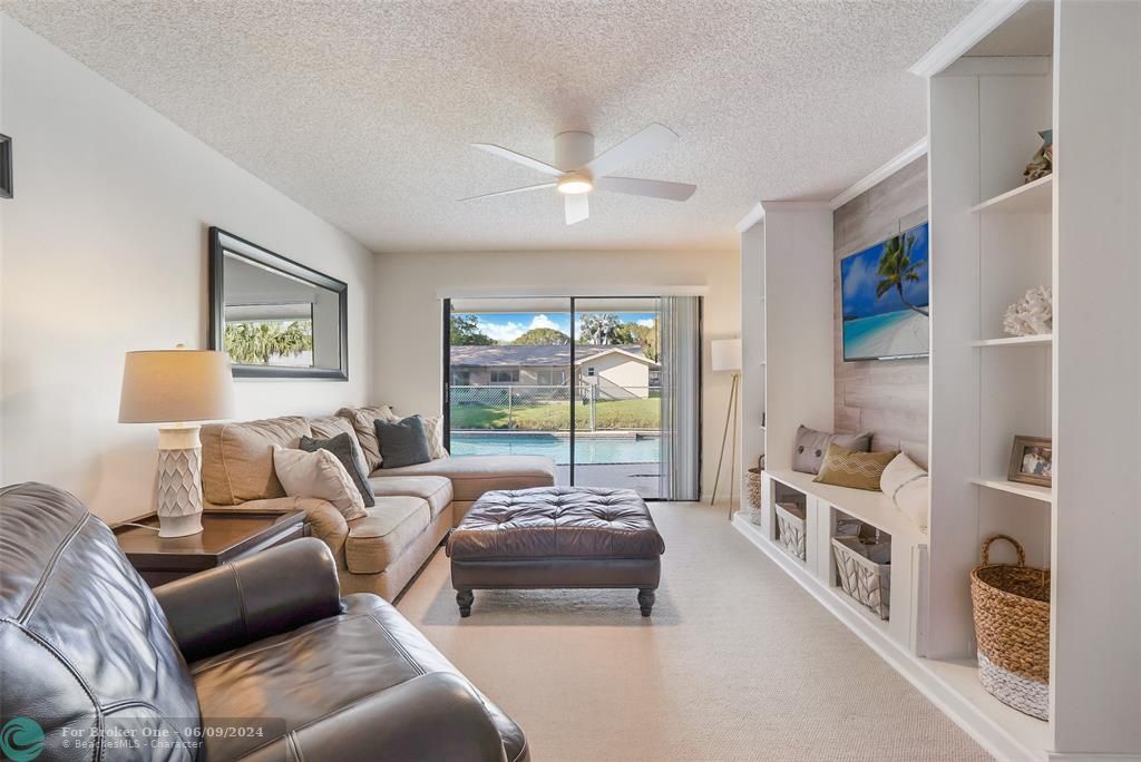 Recently Sold: $695,000 (3 beds, 2 baths, 1635 Square Feet)
