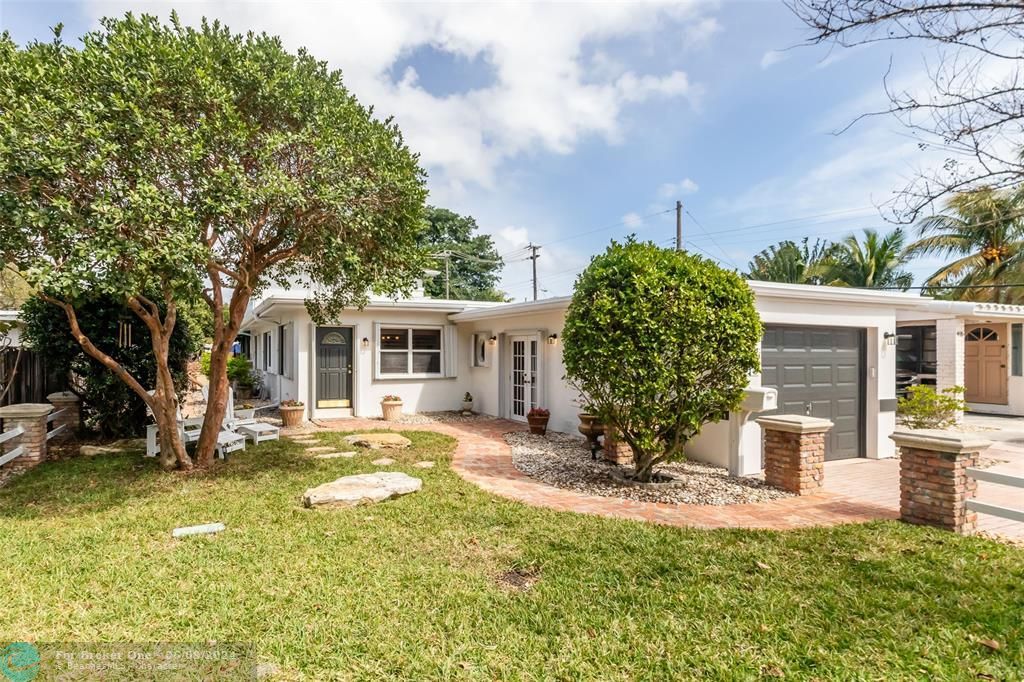 Recently Sold: $699,000 (3 beds, 2 baths, 2241 Square Feet)