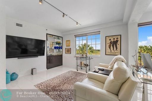 Active With Contract: $617,000 (2 beds, 2 baths, 2015 Square Feet)