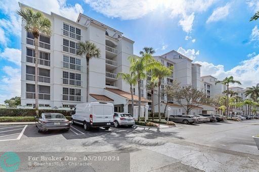 Active With Contract: $617,000 (2 beds, 2 baths, 2015 Square Feet)