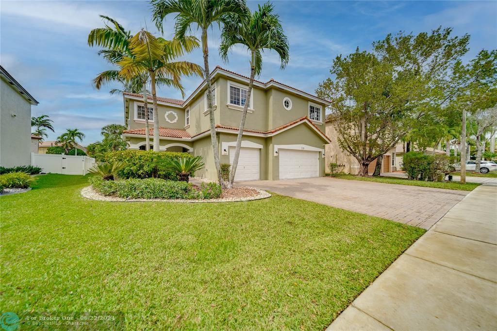 Recently Sold: $985,000 (6 beds, 4 baths, 3976 Square Feet)