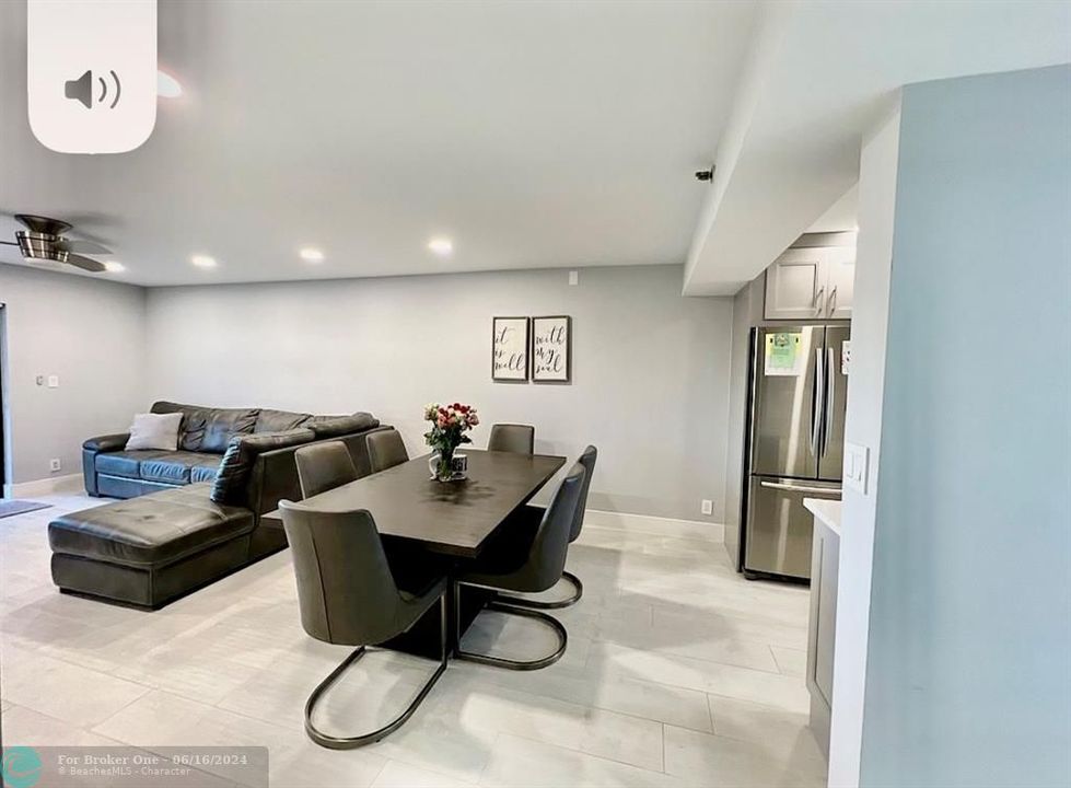 Active With Contract: $279,500 (2 beds, 2 baths, 979 Square Feet)