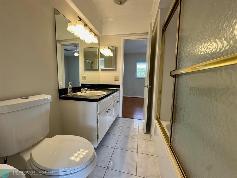 For Sale: $150,000 (2 beds, 1 baths, 760 Square Feet)