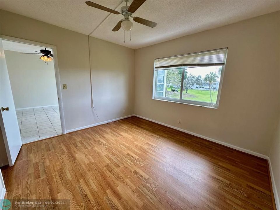 For Sale: $150,000 (2 beds, 1 baths, 760 Square Feet)
