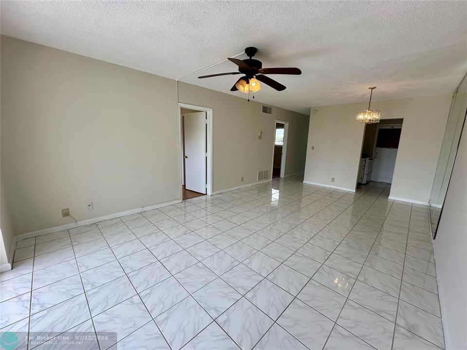For Sale: $150,000 (2 beds, 1 baths, 760 Square Feet)
