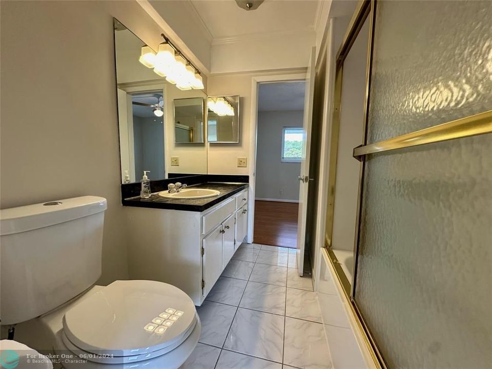 For Sale: $129,900 (2 beds, 1 baths, 760 Square Feet)