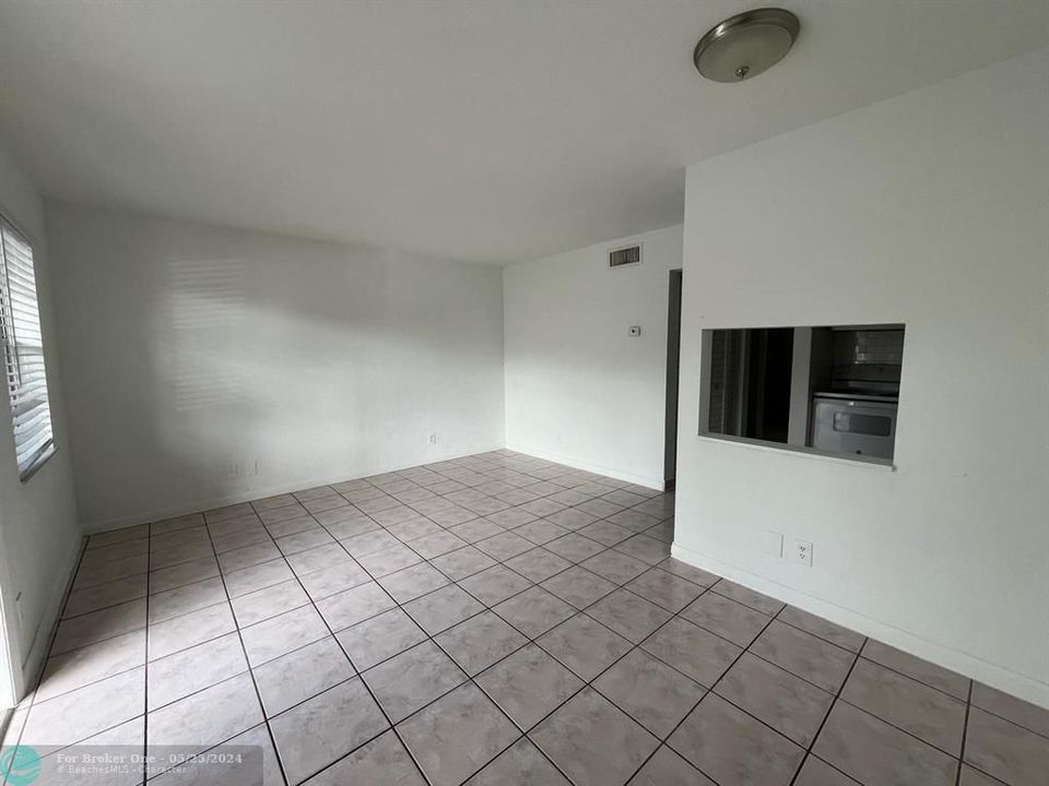 Active With Contract: $1,790 (1 beds, 1 baths, 850 Square Feet)